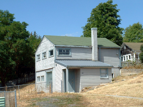 An exterior picture of  the two-bedroom cottage on 1413 Hawthorne in Moscow, Id