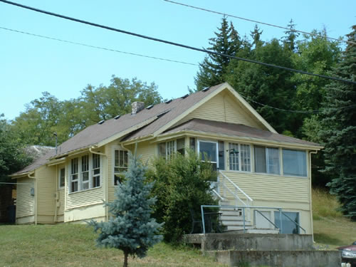 Exterior picture of the four-bedroom house on 303 Styner Avenue in Moscow, Id