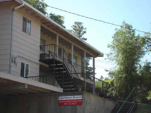 Exterior picture of the three-bedroom duplex on 1270 Hillside Drive in Pullman, Wa