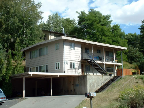 Exterior picture of the three-bedroom duplex on 1270 Hillside Drive in Pullman, Wa