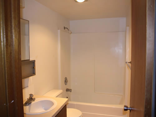 A two-bedroom at The Laurel Apartments on 1585 Hillside Drive, apartment 5 in Pullman, Wa