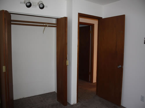 A two-bedroom at The Laurel Apartments on 1585 Hillside Drive, apartment 5 in Pullman, Wa